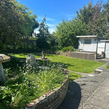 Beautiful Thatched Cottage With Outdoor Pool, Secure Garden, Dog & Family Friendly! Chichester Holiday Properties Bosham Exterior foto