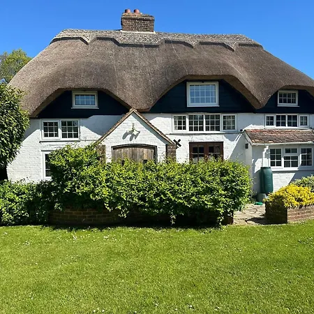 Beautiful Thatched Cottage With Outdoor Pool, Secure Garden, Dog & Family Friendly! Chichester Holiday Properties Bosham Exterior foto