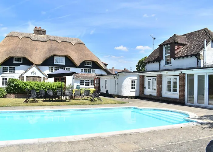 Beautiful Thatched Cottage With Outdoor Pool, Secure Garden, Dog & Family Friendly! Chichester Holiday Properties