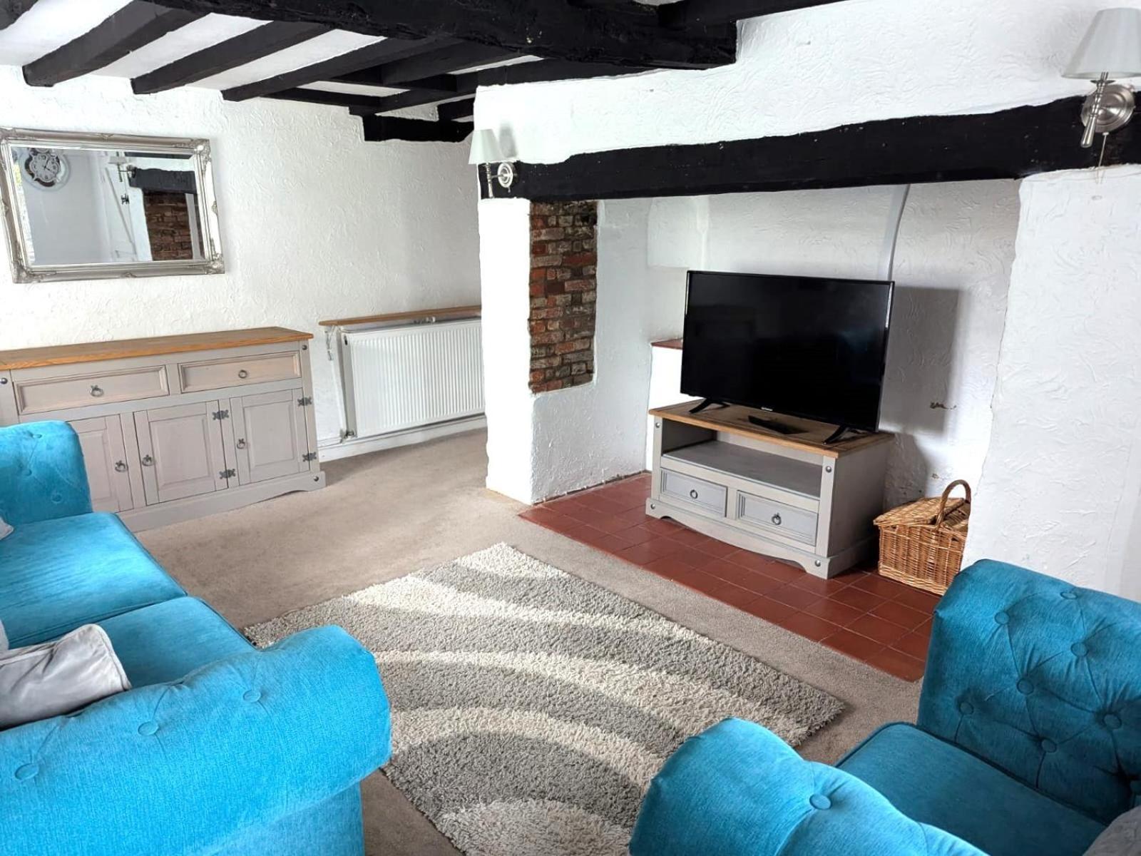 Beautiful Thatched With Outdoor Pool, Secure Garden, Dog & Family Friendly! Chichester * Bosham